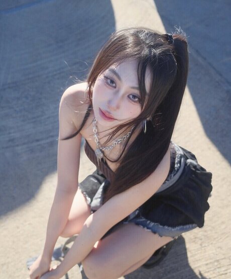 mollyshen model top pictures