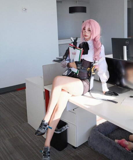 mollyshen model erotic picture