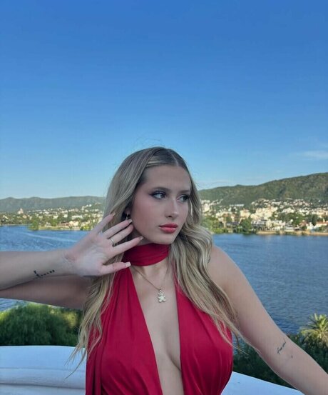 Lola Poggio exclusive model pics