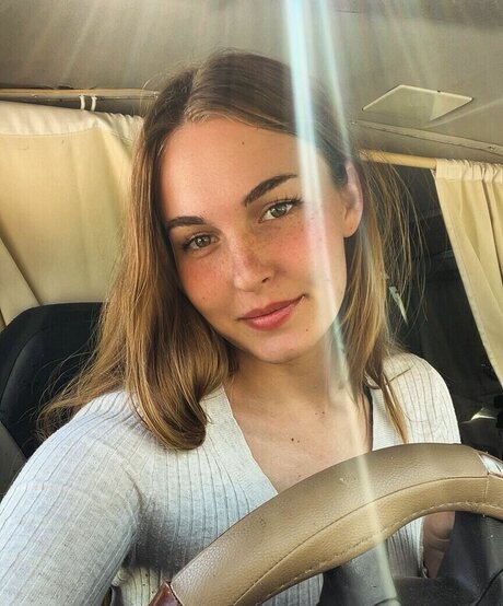 Cassie Claire hot star pic