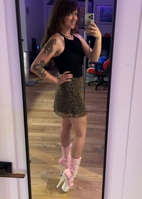 Tunnelsnakesfool actress images