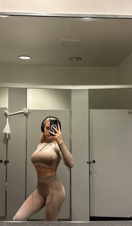 Alessandra Lucia nude pornstar pic