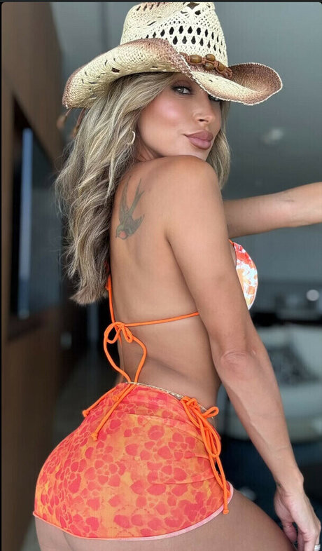 Nickee Skoff model exclusive image