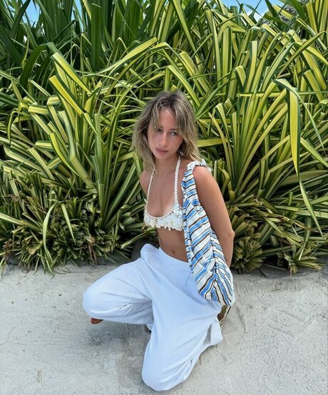 izzipoopi model pretty picture