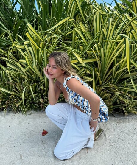 izzipoopi perfect actress pictures