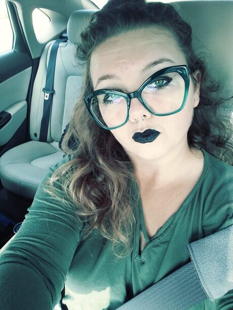 Leslie Adams star sexy photo