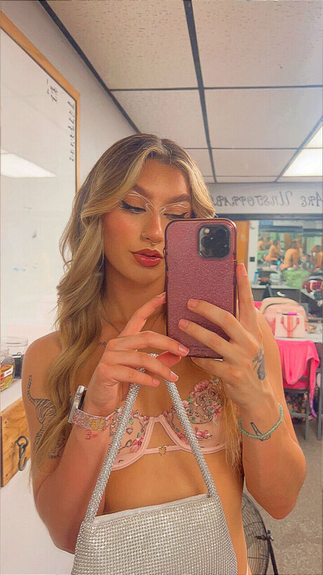 Deja Vu_ naked actress gallery