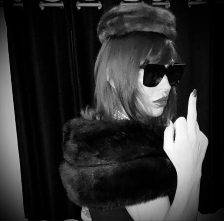 Two sixteens and a broken pinky art model galleries