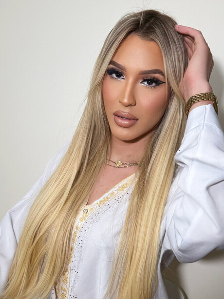 _STAR LARA LOPES_ art model pictures