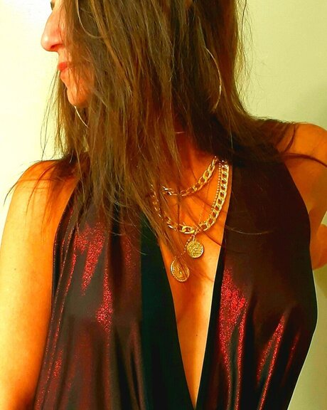 Petite Vixen pretty model pics