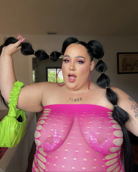 Mami Issues hd actress pics