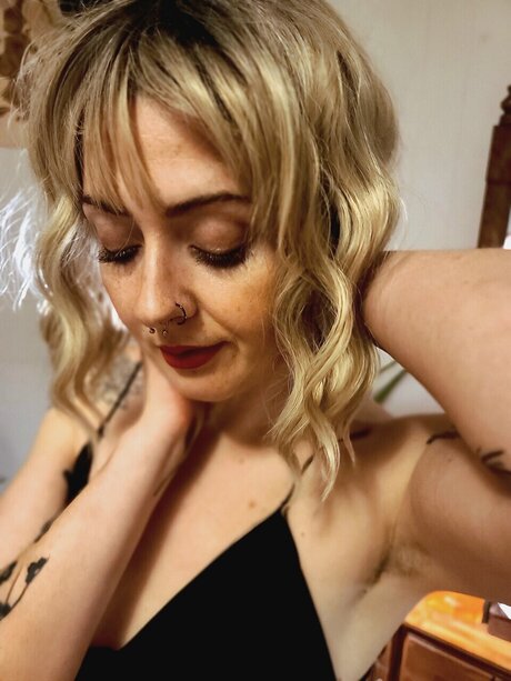 Deidre Witch star nudes pic