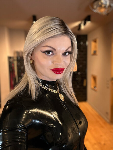 MissStolt actress image