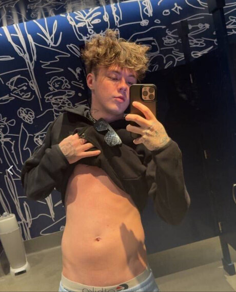 Ayden VIP model pornographic pic