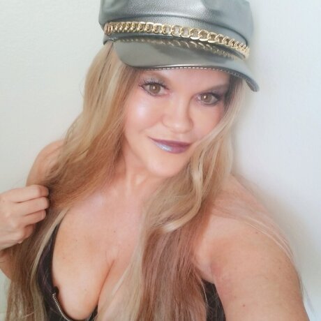 Trixxi Tea pornstar adult picture