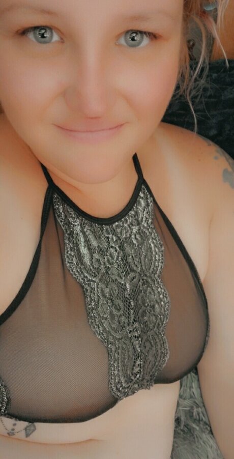 Pretty Nikki nice pornstar img