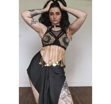 Brutalbeurette model adult picture