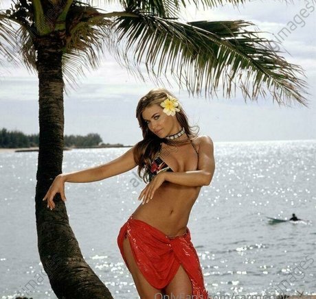 CarmenElectra erotic model gallery