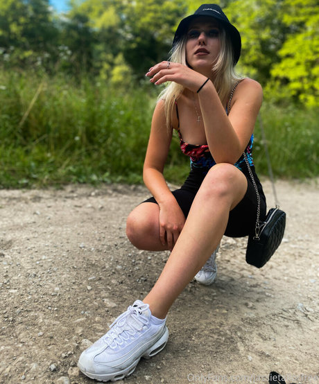 jassietailorfree naked star pics