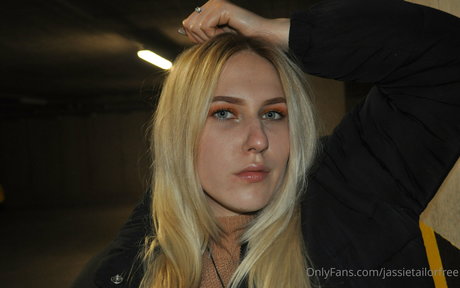 jassietailorfree model hot pics