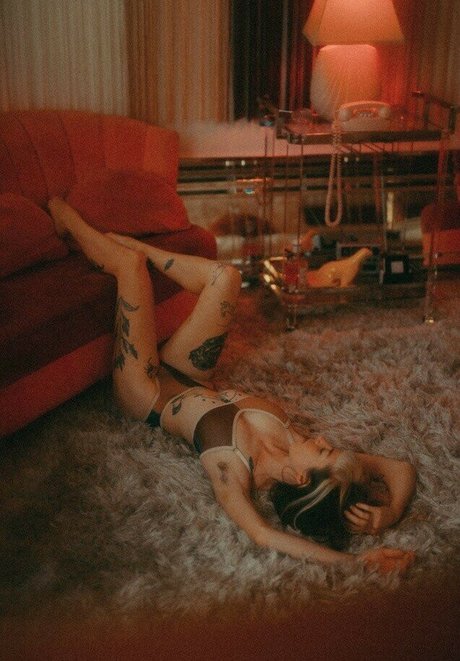 Aralia Hunt pornstar art photo