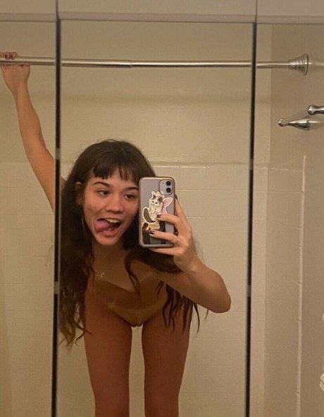 benevieve adult model pictures