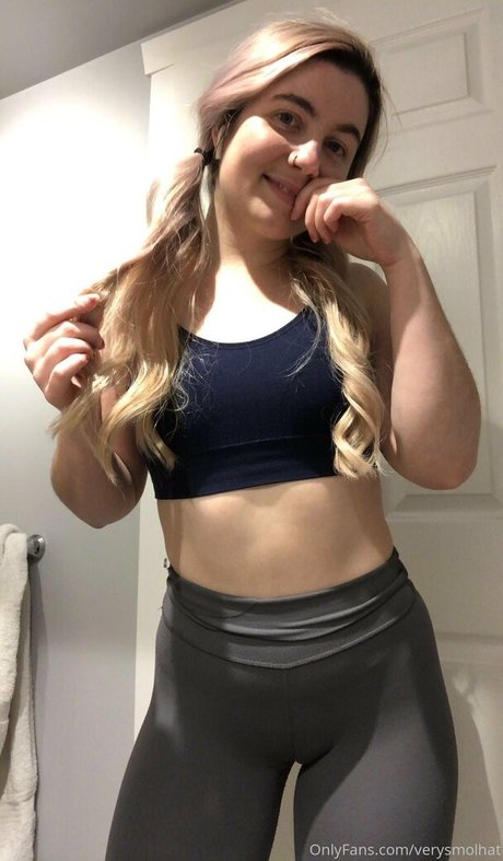 verysmolhat erotic model picture