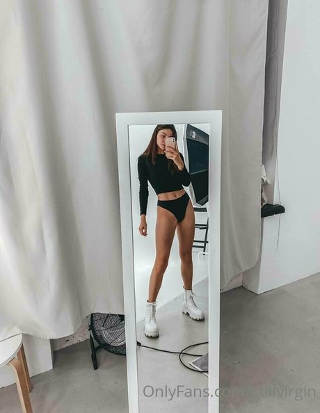 stillvirgin hot actress archive