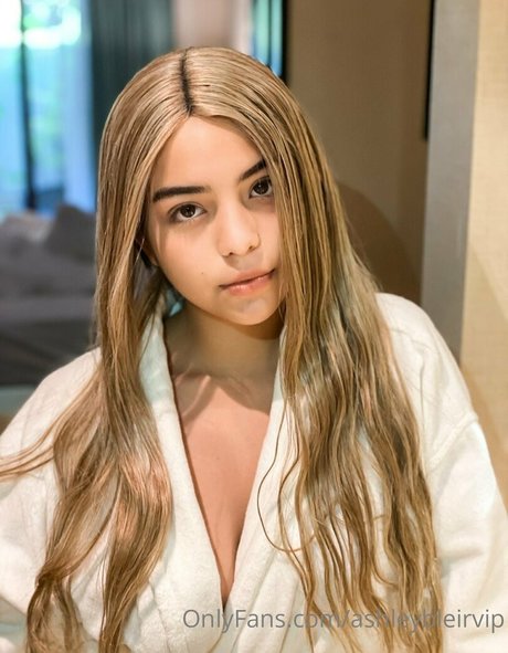 ashleybleirvip beautiful actress img