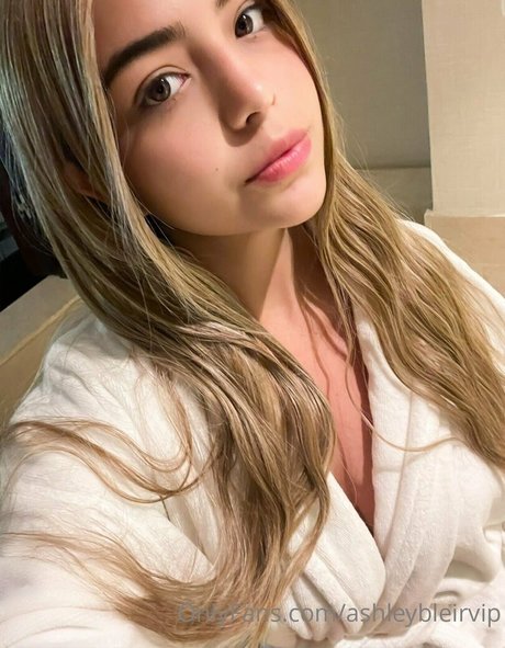 ashleybleirvip naked model images