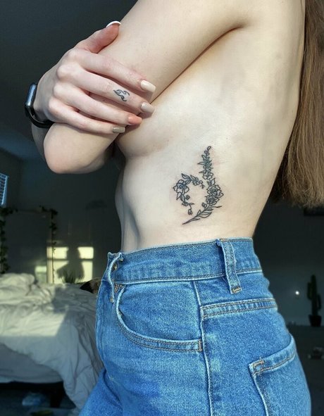 catlyn adult model photo