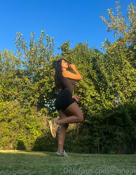 luana a high quality model images