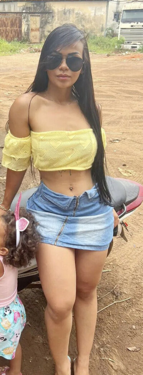 Emillyrlima model sexy photo