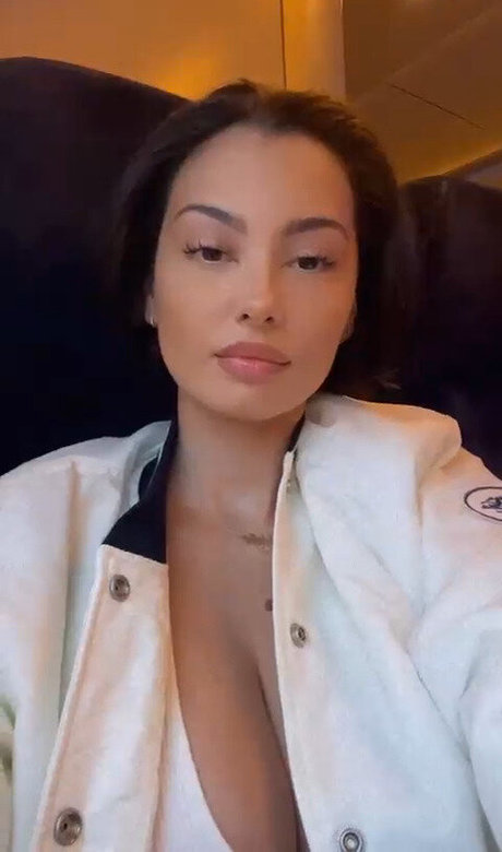 Adelaide T model nudes pics