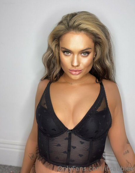 itsabbiee star sexy image