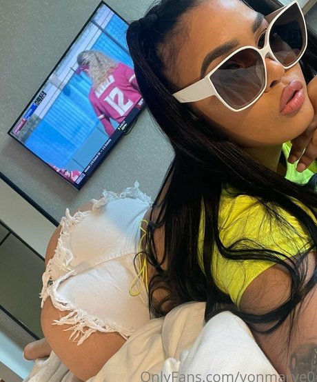 vonmarye0 art star photo