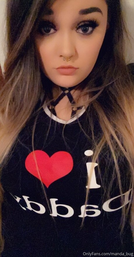 manda bug naked model picture