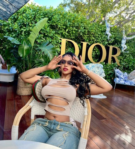 Thurriaa star hot pictures