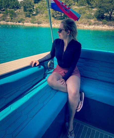 Carol Capel art model image