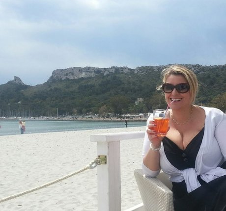 Laura Leonardi model best pictures