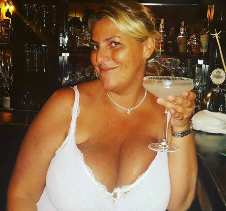 Laura Leonardi pornographic model pictures