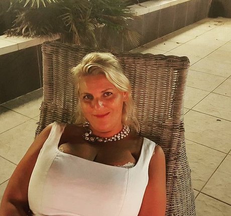 Laura Leonardi model pretty images