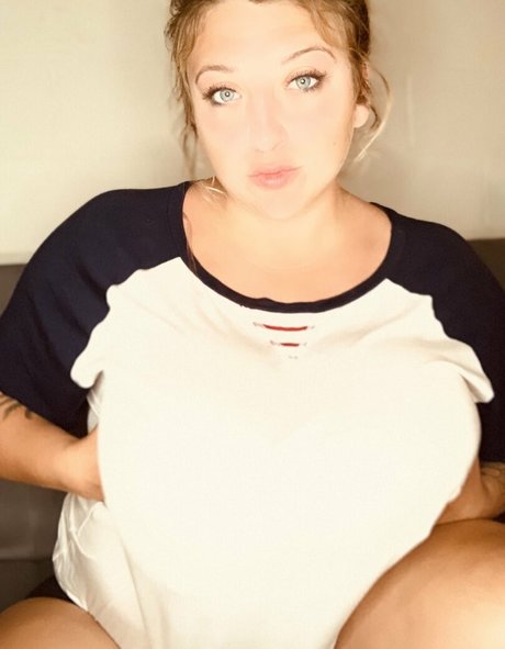 cambriacurves pornstar nudes photo