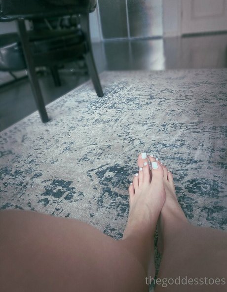 goddesstoesof model sex picture