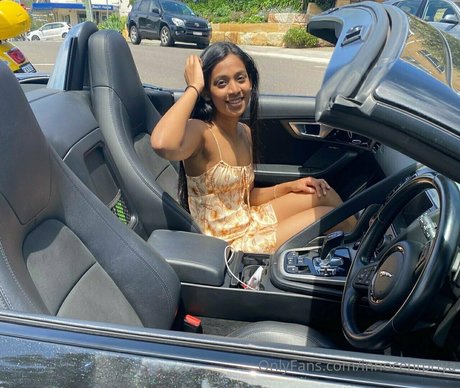 prettypriyaa star hd pics