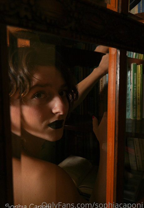sophiacaponi free star img