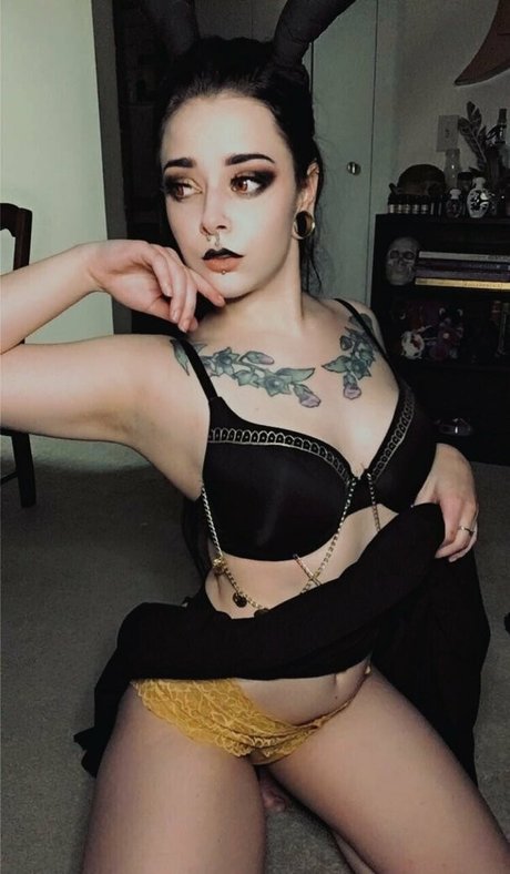 babymoth1 model nude photos