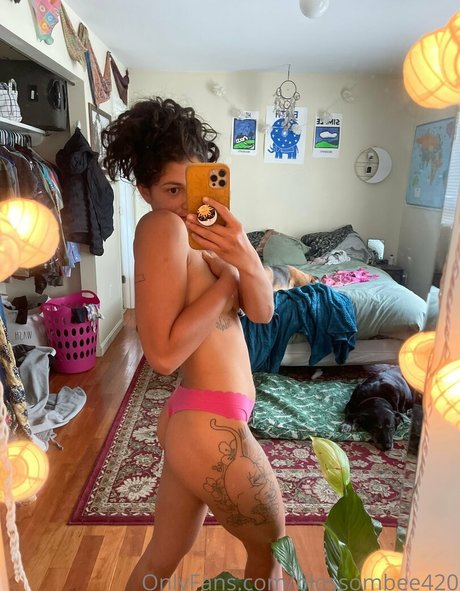 blossombee420 pornstar nude photos