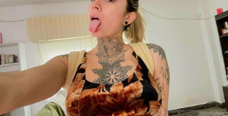 amazingluzz model porn image