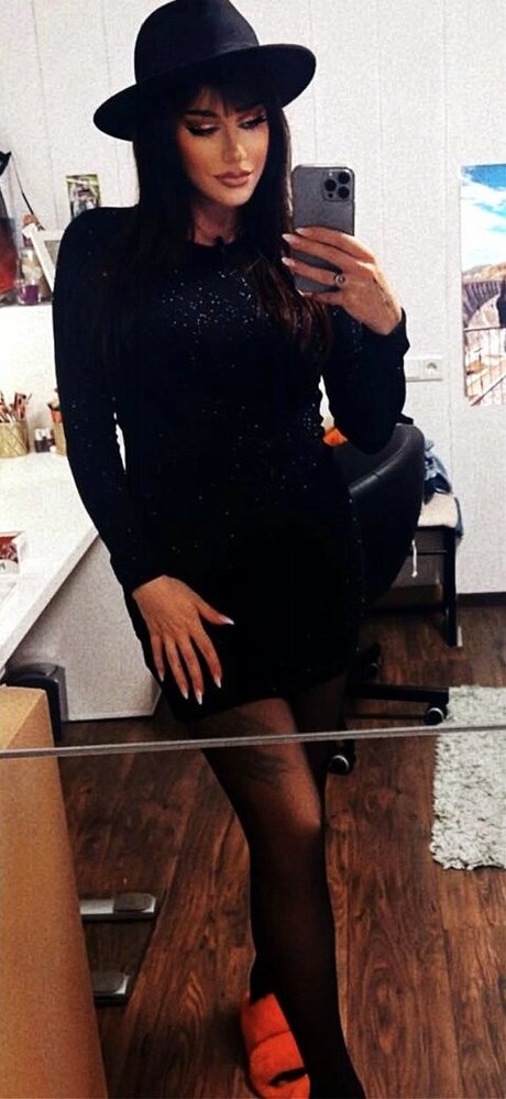 gelliii93_ adult model gallery